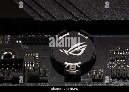 Taipei, Taïwan - 20 août 2021 : carte mère ASUS ROG Strix Z590-F Gaming Wi-Fi Banque D'Images