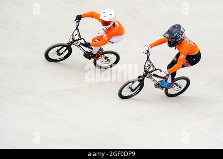 Arnhem, pays-Bas. 22 août 2021. ARNHEM, PAYS-BAS - AOÛT 22 : Judy Baauw des pays-Bas et Laura Smulders des pays-Bas lors des Championnats du monde UCI BMX 2021 à Papendal le 22 août 2021 à Arnhem, pays-Bas (photo de Rene Nijhuis/Orange Pictures) crédit : Orange pics BV/Alay Live News Banque D'Images