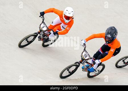 Arnhem, pays-Bas. 22 août 2021. ARNHEM, PAYS-BAS - AOÛT 22 : Judy Baauw des pays-Bas et Laura Smulders des pays-Bas lors des Championnats du monde UCI BMX 2021 à Papendal le 22 août 2021 à Arnhem, pays-Bas (photo de Rene Nijhuis/Orange Pictures) crédit : Orange pics BV/Alay Live News Banque D'Images