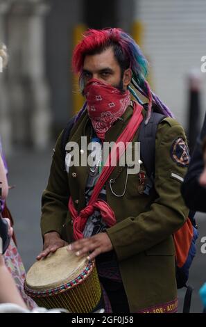 Un membre d'un groupe de tir de rébellion d'extinction, Animal Rebellion, a organisé une petite manifestation à Smithfield Market, Londres. Date de la photo: Dimanche 22 août 2021. Banque D'Images