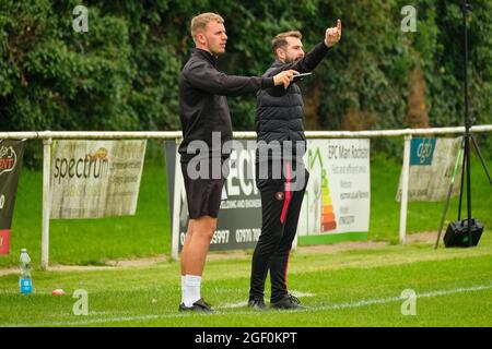 Strood, Royaume-Uni. 22 août 2021. Gillingham managers pendant le match de première catégorie de la FA Womens National League Southern Premier entre Gillingham et Hounslow à Rochester United Sports Ground à Strood, en Angleterre. Crédit: SPP Sport presse photo. /Alamy Live News Banque D'Images