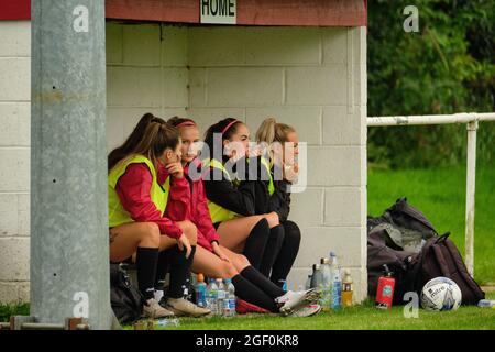 Strood, Royaume-Uni. 22 août 2021. Gillingham banc pendant le match de première catégorie de la Ligue nationale des femmes de la FA entre Gillingham et Hounslow au Rochester United Sports Ground à Strood, en Angleterre. Crédit: SPP Sport presse photo. /Alamy Live News Banque D'Images