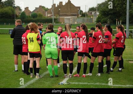 Strood, Royaume-Uni. 22 août 2021. L'équipe de Gillingham s'est exprimé après le match de première catégorie de la Ligue nationale des femmes de la FA entre Gillingham et Hounslow au Rochester United Sports Ground à Strood, en Angleterre. Crédit: SPP Sport presse photo. /Alamy Live News Banque D'Images