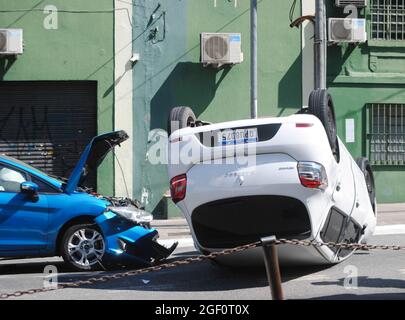 Sao Paulo, Sao Paulo, Brésil. 22 août 2021. (INT) accident entre deux voitures à Sao Paulo. Agust 22, 2021, Sao Paulo, Brésil: Accident impliquant deux véhicules entre les rues Doutor Zuquim et Doutor Olavo Egidio, à Sao Paulo, le dimanche matin (22). Il n'y a pas d'information sur les victimes. L'expertise était sur place. (Credit image: © Adeleke Anthony Fote/TheNEWS2 via ZUMA Press Wire) Banque D'Images