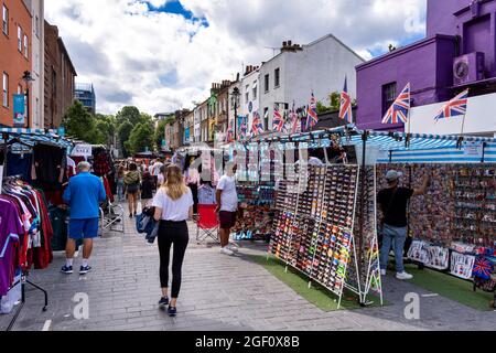LONDRES CAMDEN LOCK VILLE DE CAMDEN LE MARCHÉ DE LA RUE INVERNESS Banque D'Images