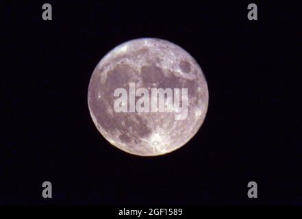 Pleine lune à Sassari, Sardaigne, Italie 2021 août 22 Banque D'Images