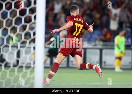 Jordan Veretout of Roma célèbre après avoir obtenu 3-1 buts lors du championnat italien Serie UN match de football entre AS Roma et ACF Fiorentina le 22 août 2021 au Stadio Olimpico à Rome, Italie - photo Federico Proietti / DPPI Banque D'Images