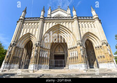 Vitoria-Gasteiz, Espagne - 21 août 2021 : vue extérieure de la cathédrale Santa Maria (ou de la Nouvelle cathédrale) à Vitoria-Gasteiz, pays basque, Espagne Banque D'Images