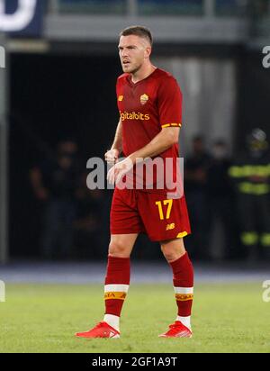 Rome, Italie. 22 août 2021. Jordan Veretout, d'AS Roma, célèbre après avoir obtenu son score lors du match de football Serie A entre Roma et Fiorentina au stade olympique. Crédit: Stefano Massimo/Alay Live News Banque D'Images