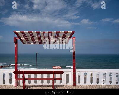 Magnifique paysage océanique sur la plage de Santa Cruz à Torres Vedras Portugal. Banque D'Images