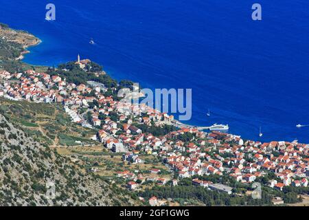 Vue panoramique sur bol (île de Brac), Croatie, lors d'une belle journée d'été Banque D'Images