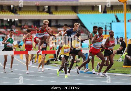 Nairobi, Kenya. 22 août 2021. Les athlètes participent à la finale masculine de 3000m steeplechase aux Championnats du monde d'athlétisme U20 2021 à Nairobi, au Kenya, le 22 août 2021. Credit: Dong Jianghui/Xinhua/Alay Live News Banque D'Images