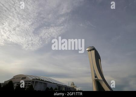 Carte postale angle alternatif parfait de l'hôtel Marina Bay Sands dans la ville de Singapour Banque D'Images