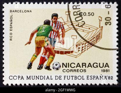 NICARAGUA - VERS 1981: Un timbre imprimé au Nicaragua montre les joueurs de football en action, coupe du monde 1982, vers 1981 Banque D'Images