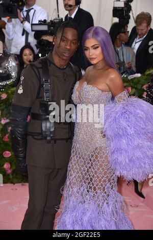 Photo du dossier datée du 06 mai 2019, Kylie Jenner et Travis Scott assistent au Camp de célébration du Gala met 2019 : notes sur la mode au Metropolitan Museum of Art de New York City, NY, États-Unis. Le milliardaire de 24 ans est enceinte et attend son deuxième enfant avec l'amour à nouveau et à nouveau Travis Scott. La paire partage déjà la fille de 3 ans Stormi, et Jenner a été ouvert au sujet de vouloir une sœur pour leur petite fille. Photo de Lionel Hahn/ABACAPRESS.COM Banque D'Images