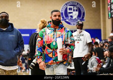 Le rappeur canadien Drake arrive au championnat de basket-ball de la section Sud 2021 du CIF le vendredi 11 juin 2021 à Chatsworth. Défaite du centenaire Banque D'Images