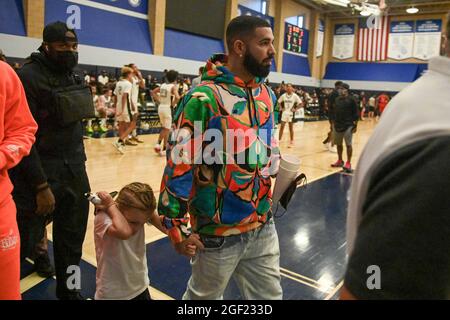 Le rappeur canadien Drake regarde le championnat de basket-ball de la section Sud 2021 du CIF le vendredi 11 juin 2021 à Chatsworth. Centenaire vaincu Banque D'Images