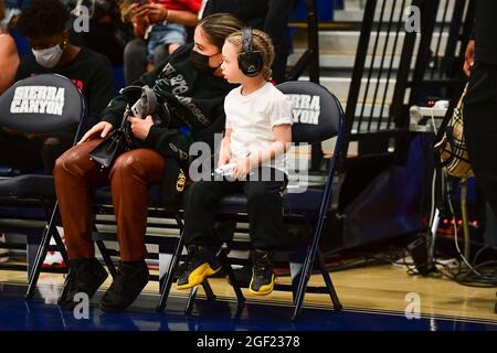 Adonis Graham, fils du rappeur canadien Drake, regarde le match de basket-ball du championnat de la section Sud de la CIF 2021 le vendredi 11 juin 2021 à Chatswort Banque D'Images