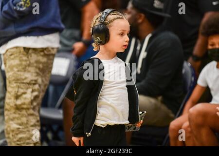 Adonis Graham, fils du rappeur canadien Drake, regarde le match de basket-ball du championnat de la section Sud de la CIF 2021 le vendredi 11 juin 2021 à Chatswort Banque D'Images