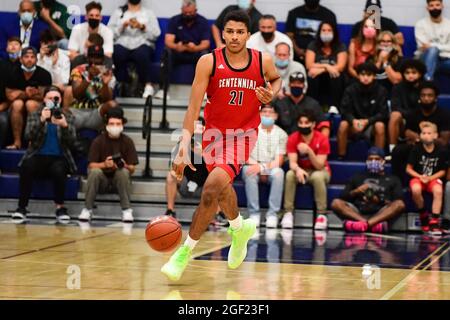 Centennial Huskies avance Aaron McBride (21) lors du championnat de basket-ball de la section Sud 2021 du CIF, le vendredi 11 juin 2021, à Chatswort Banque D'Images