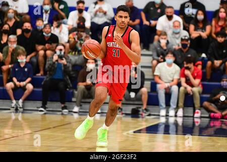 Centennial Huskies avance Aaron McBride (21) lors du championnat de basket-ball de la section Sud 2021 du CIF, le vendredi 11 juin 2021, à Chatswort Banque D'Images