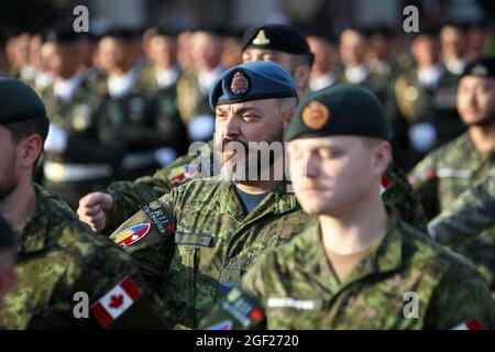 KIEV, UKRAINE - le 22 AOÛT 2021 - des militaires des Forces armées canadiennes qui sont en Ukraine pour l'opération UNIFICATEUR participent à la répétition de l'Indep de Kiev Banque D'Images