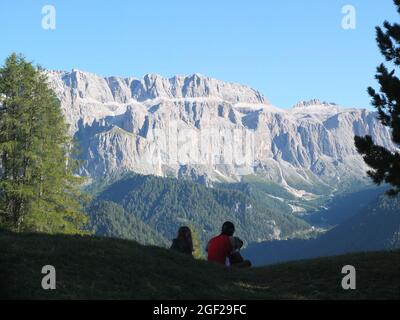 Vue à couper le souffle dans les Dolomites au groupe Sella de près de Rifugio JUAC, Val Gardena, Tyrol du Sud, Italie Banque D'Images