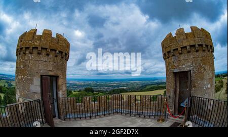 Tour de Broadway - 2 tourelles au sommet. Broadway, Worcestershire, Angleterre Banque D'Images