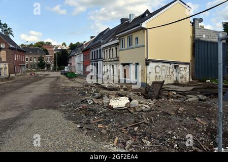 Eupen, Belgique. 08 août 2021. Une rue dans la ville basse après la catastrophe d'inondation crédit: Horst Galuschka/dpa/Alamy Live News Banque D'Images