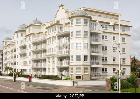 Immeuble résidentiel d'appartements sur le front de mer à Bognor Regis dans West Sussex, Angleterre Banque D'Images