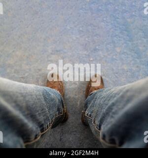 pieds et pattes du mans sur tapis gris, marske-by-the-sea, north yorkshire, royaume-uni Banque D'Images