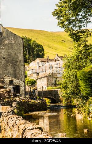 Village sur les collines Raymond Boswell Banque D'Images