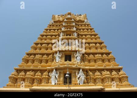 Temple Chamundeshwari au sommet de Chamundi Hills Mysore, Karnataka, Inde. La divinité Chamundi est la forme féroce de Shakti. Elle est la déité tutélaire du Banque D'Images