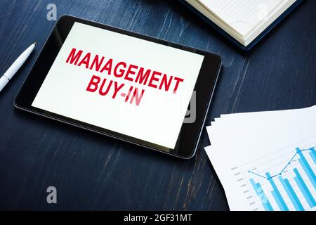 Informations sur le Buy-In MBI Management sur l'écran de la tablette. Banque D'Images