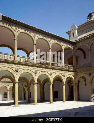 Espagne, Castille-la Manche, Tolède. Hospital de Tavera ou Hospital de San Juan Bautista. Il a été construit dans le style Renaissance entre 1541 et 1603 par l'orde Banque D'Images