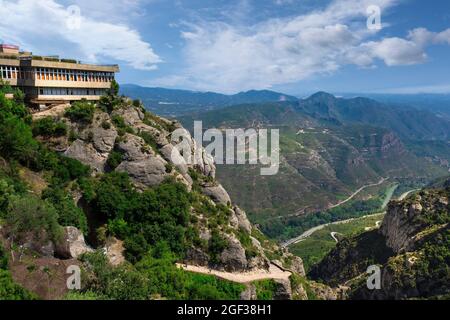 Abbaye de la Vierge de Montserrat près de Barcelone, Espagne. Monument de Catalogne célèbre. Banque D'Images