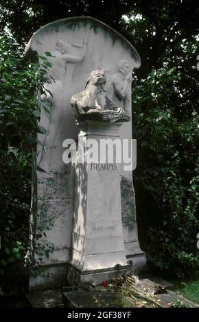 Johannes Brahms (1833-1897). Compositeur, pianiste et chef d'orchestre allemand de la période romantique. Tombe dans le cimetière central de Vienne ou Wiener Zentralfrie Banque D'Images