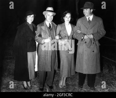 ELIZABETH HILL VID CHARLIE CHAPLIN PAULETTE GODDARD et le directeur ROI VID arrivant au Big Top pour un cirque à Hollywood en avril 1934 Banque D'Images