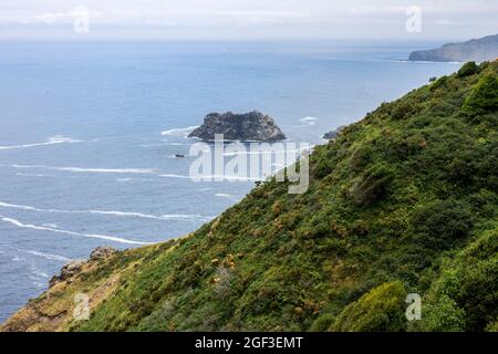 Cedeira, Espagne. Vue sur VIXIA de Herbeira, les plus hautes falaises d'Europe continentale (621 m), depuis Santo Andre de Teixido Banque D'Images