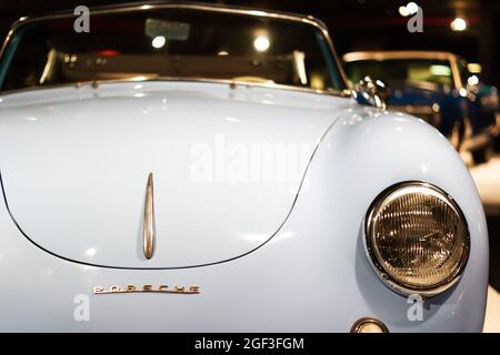 Exposition de voitures de luxe d'époque Porsche 356 à Bakou, Azerbaïdjan, 12 avril 2017 Banque D'Images