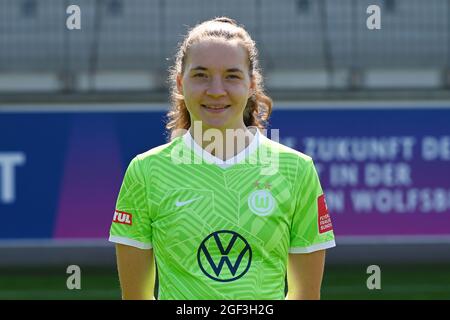 Wolfsburg, Allemagne. 23 août 2021. Football, femmes: Bundesliga, VfL Wolfsburg, présentation de l'équipe au stade AOK. Lotta cordes. Credit: Swen Pförtner/dpa/Alay Live News Banque D'Images