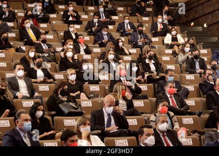 Mexico, Mexique. 21 août 2021. MEXICO, MEXIQUE - AOÛT 21 : députés éélus de la LXV législature lors de la présentation de l'ordre du jour législatif et du parti commun de la coalition 'va por México' pour affronter du Congrès mexicain à la LXV législature l'autoritarisme et le populisme du président du Mexique, Andrés Manuel López Obrador. Le 21 août 2021 à Mexico, Mexique. (Photo d'Eyepix/Sipa USA) crédit: SIPA USA/Alay Live News Banque D'Images