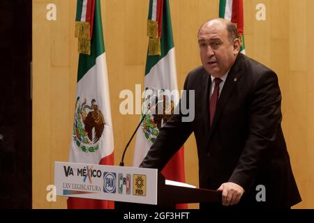 Mexico, Mexique. 21 août 2021. MEXICO, MEXIQUE - 21 AOÛT : Ruben Moreira, législateur-élu et coordinateur du Parti révolutionnaire institutionnel parle lors de la présentation de l'ordre du jour législatif et du parti commun de la coalition 'va por México' à affronter du Congrès mexicain à la LXV législature l'autoritarisme et le populisme du président du Mexique, Andrés Manuel López Obrador. Le 21 août 2021 à Mexico, Mexique. (Photo d'Eyepix/Sipa USA) crédit: SIPA USA/Alay Live News Banque D'Images