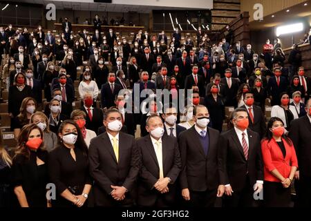 Mexico, Mexique. 21 août 2021. MEXICO, MEXIQUE - AOÛT 21 : députés éélus de la LXV législature lors de la présentation de l'ordre du jour législatif et du parti commun de la coalition 'va por México' pour affronter du Congrès mexicain à la LXV législature l'autoritarisme et le populisme du président du Mexique, Andrés Manuel López Obrador. Le 21 août 2021 à Mexico, Mexique. (Photo d'Eyepix/Sipa USA) crédit: SIPA USA/Alay Live News Banque D'Images