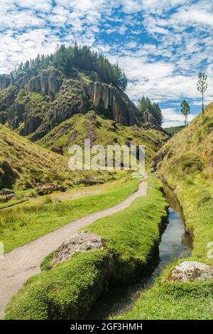 Cumbe Mayo - aqueduc pré-Inca 2000 ans, 9 km de long. Pérou du Nord près de Cajamarca. Banque D'Images