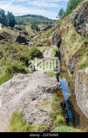 Cumbe Mayo - aqueduc pré-Inca 2000 ans, 9 km de long. Pérou du Nord près de Cajamarca. Banque D'Images