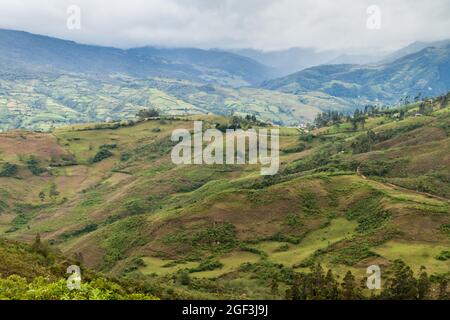 Montagnes près du village de Leymebamba dans le nord du Pérou Banque D'Images