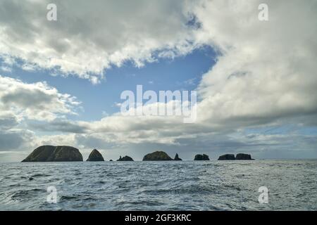 Les rochers Galtashan à l'ouest des Shiant Isles dans les Hébrides extérieures. Banque D'Images