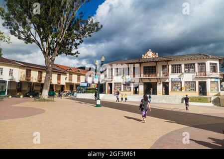 LOJA, EQUATEUR - 15 JUIN 2015 : place Plaza de la Independencia à Loja, Equateur Banque D'Images