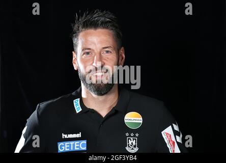 Magdebourg, Allemagne. 23 août 2021. Handball, 1. ligue, photo officielle de l'équipe SC Magdeburg. Bennett Wiegert, entraîneur et directeur sportif. Crédit : Ronny Hartmann/dpa/Alay Live News Banque D'Images